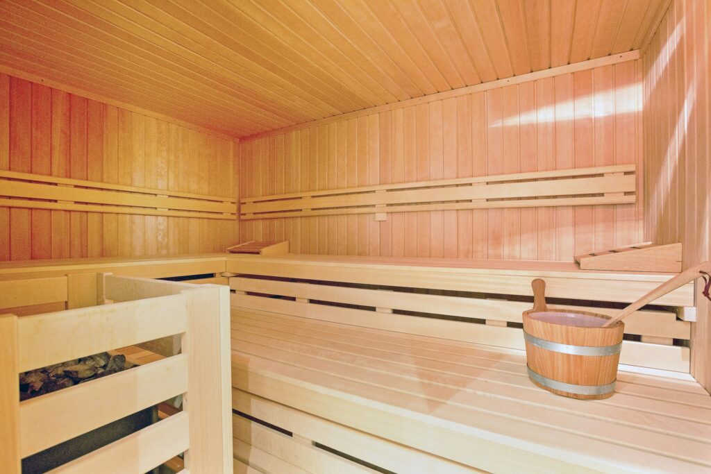 Sauna mit Aufgusseimer in Ferienwohnung Wenningstedt
