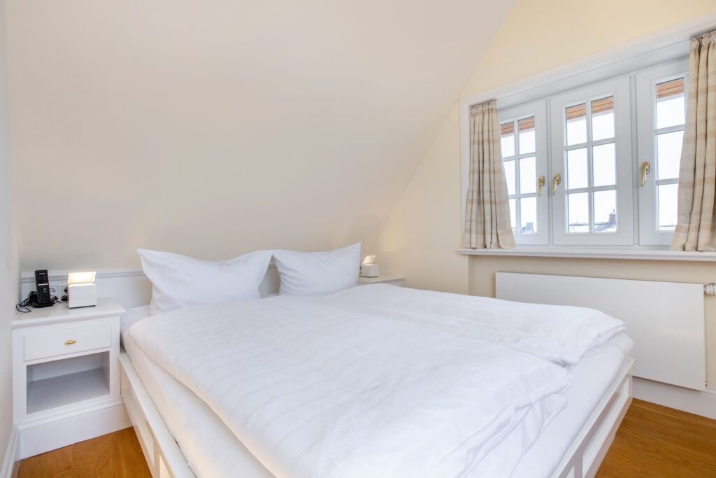 Schlafzimmer in Ferienwohnung Wenningstedt