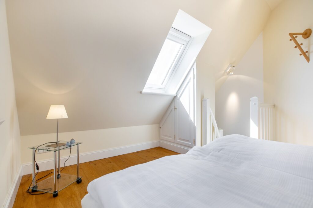 Schlafzimmer im DG in Ferienwohnung Wenningstedt