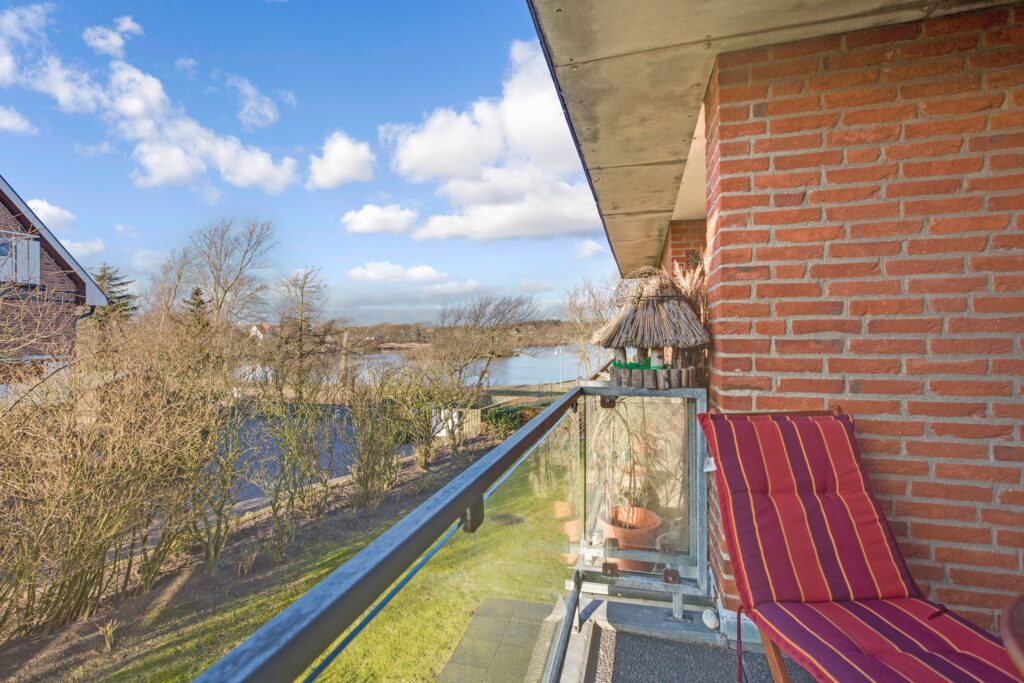 Balkon mit Blick auf Teich von Ferienwohnung Wenningstedt