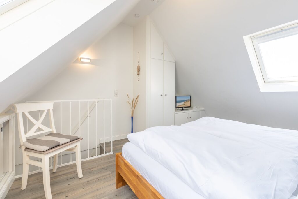 Schlafzimmer im DG in Ferienwohnung Wenningstedt