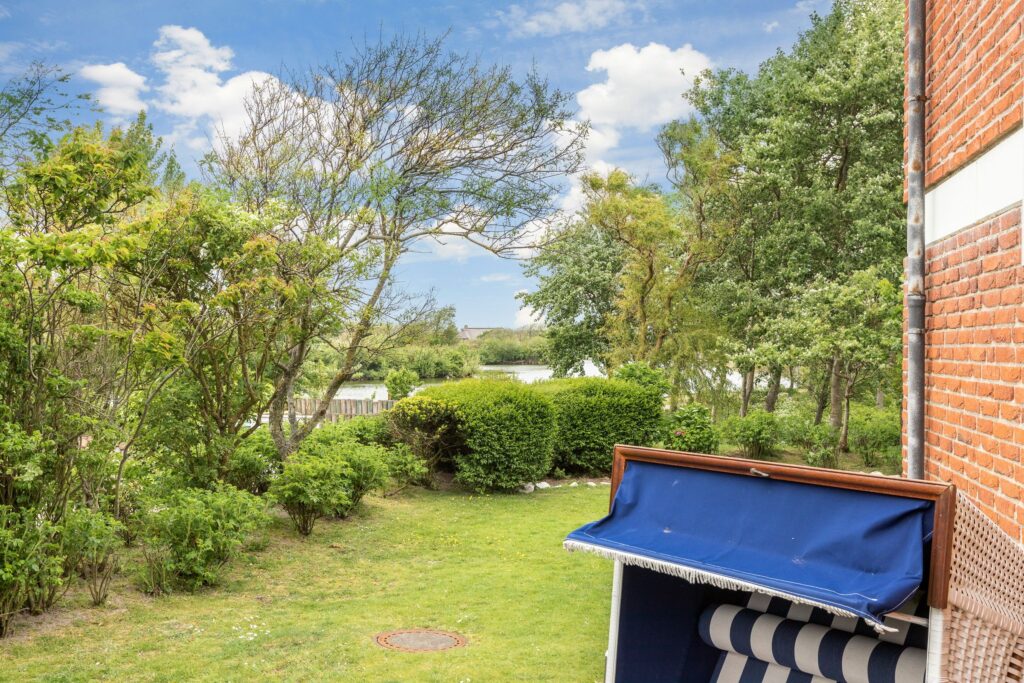 Garten mit Strandkorb von Ferienwohnung Wenningstedt