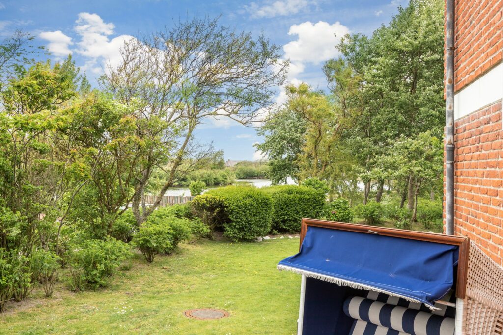 Garten mit Strandkorb von Ferienwohnung Wenningstedt