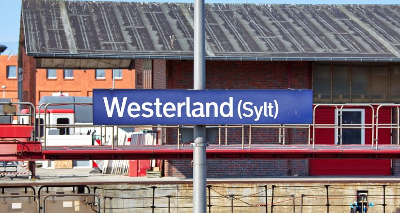 Bahnhofsschild Westerland Sylt