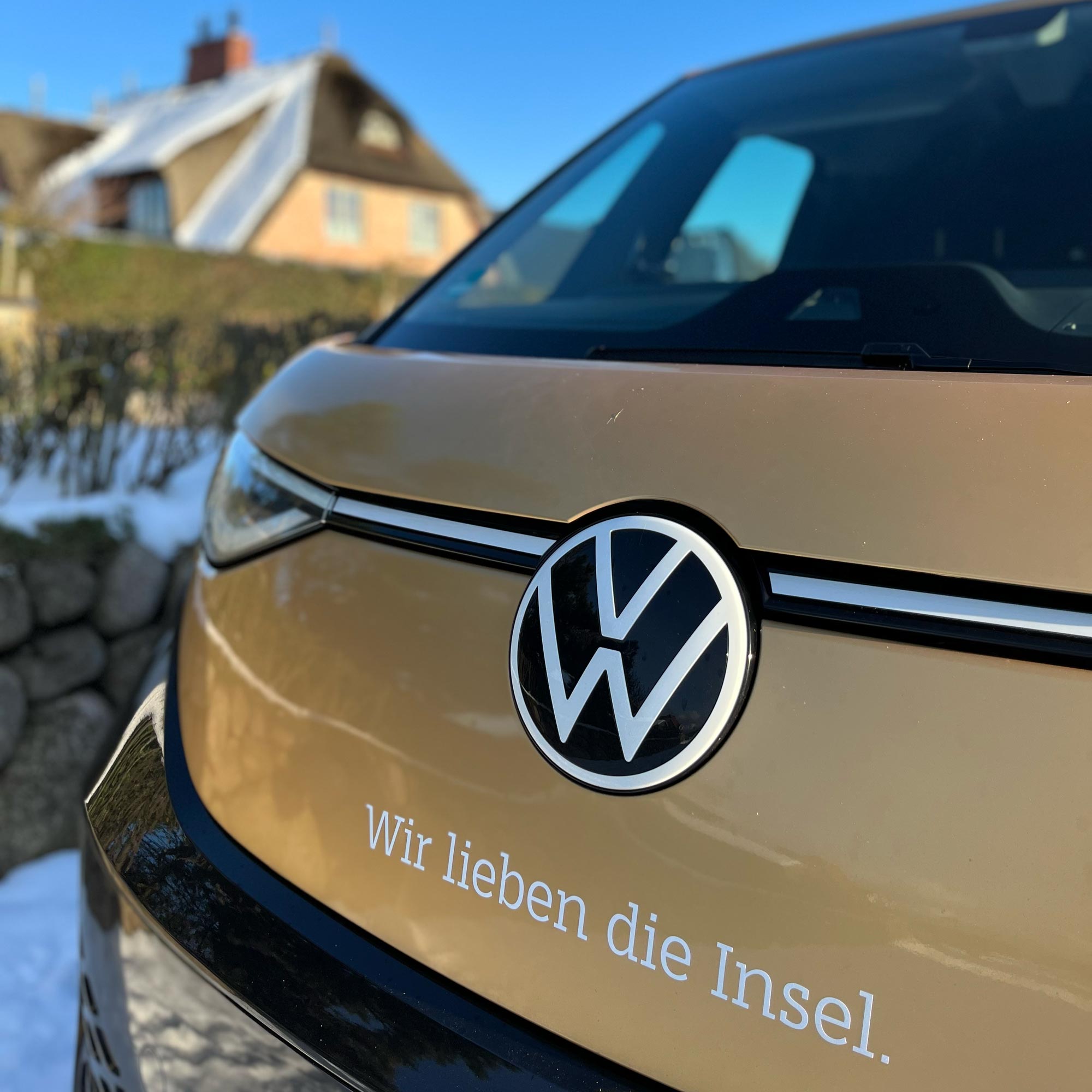 Volkswagen mit der Aufschrift "Wir lieben die Insel"