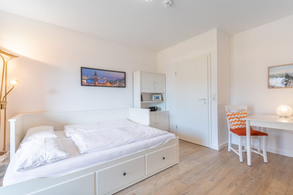 Schlafzimmer in Ferienwohnung Wenningstedt