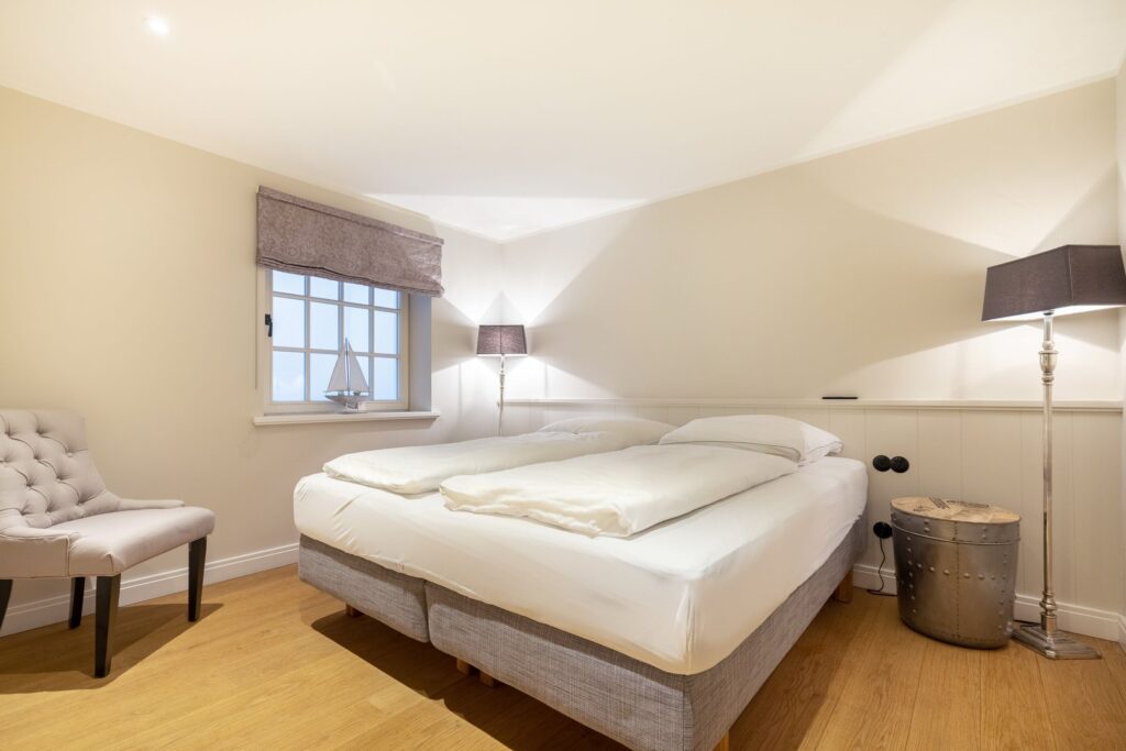 Schlafzimmer in Ferienwohnung Wenningstedt
