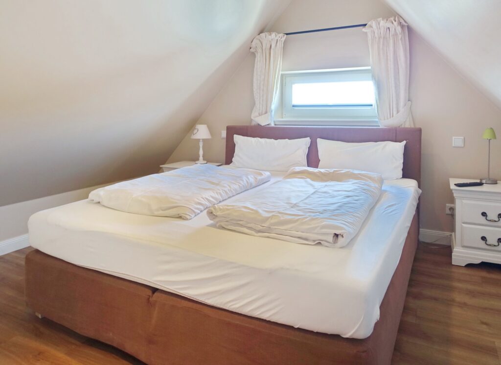 Schlafzimmer in Ferienwohnung Wenningstedt