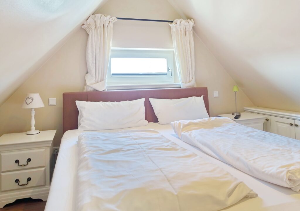 Schlafzimmer in Ferienwohnung Wenningstedt