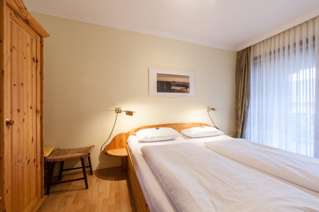Schlafzimmer in Ferienwohnung Wenningstedt