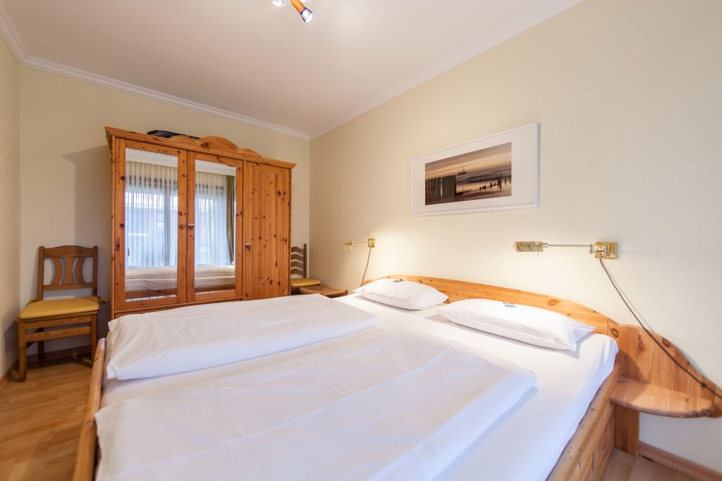 Schlafzimmer in Ferienwohnung Wenningstedt