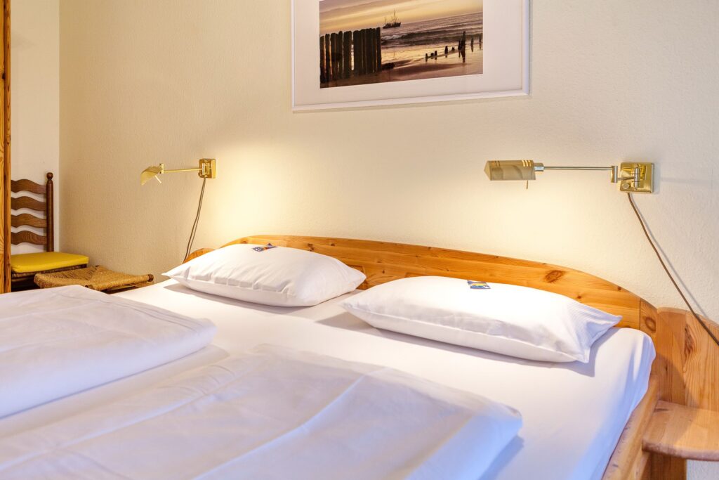 Schlafzimmer in Ferienwohnung Wenningstedt