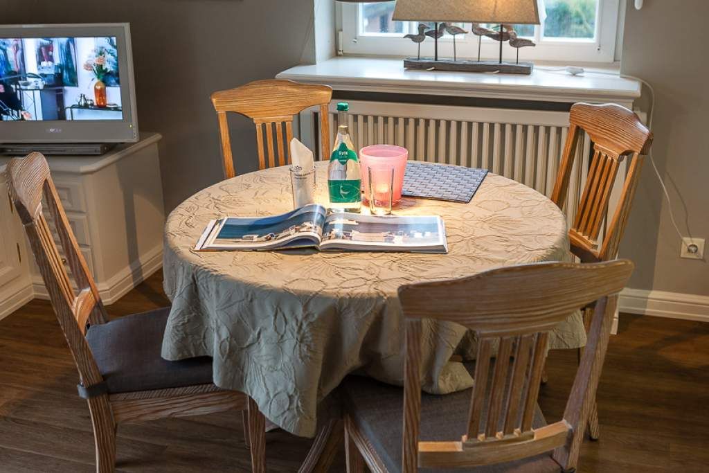 Esstisch in Ferienwohnung Wenningstedt