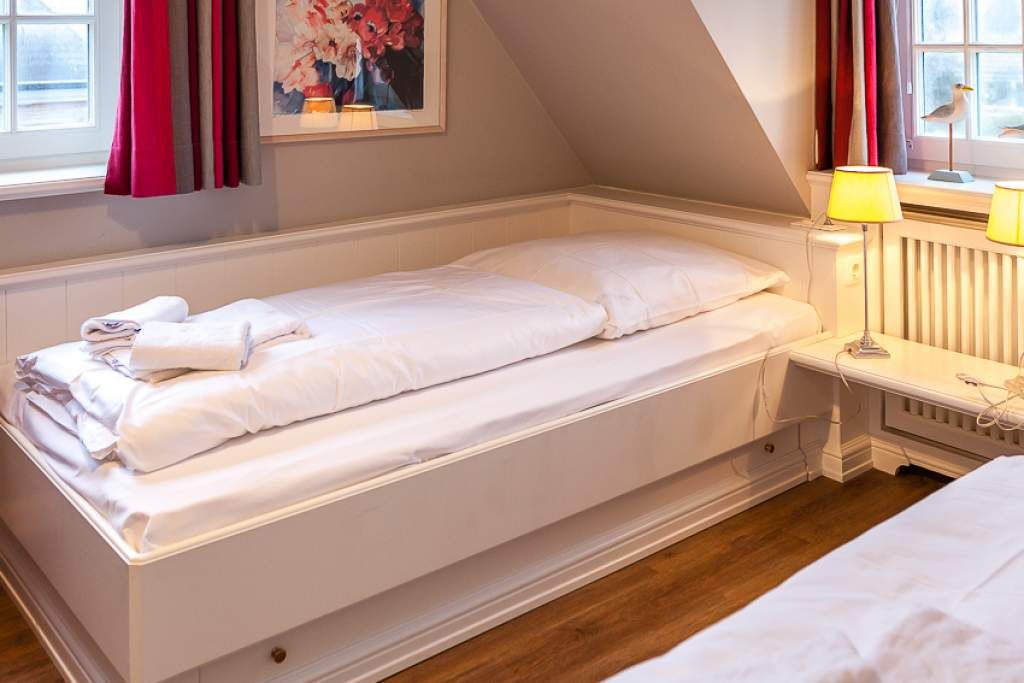 Schlafzimmer in Ferienwohnung Wenningstedt