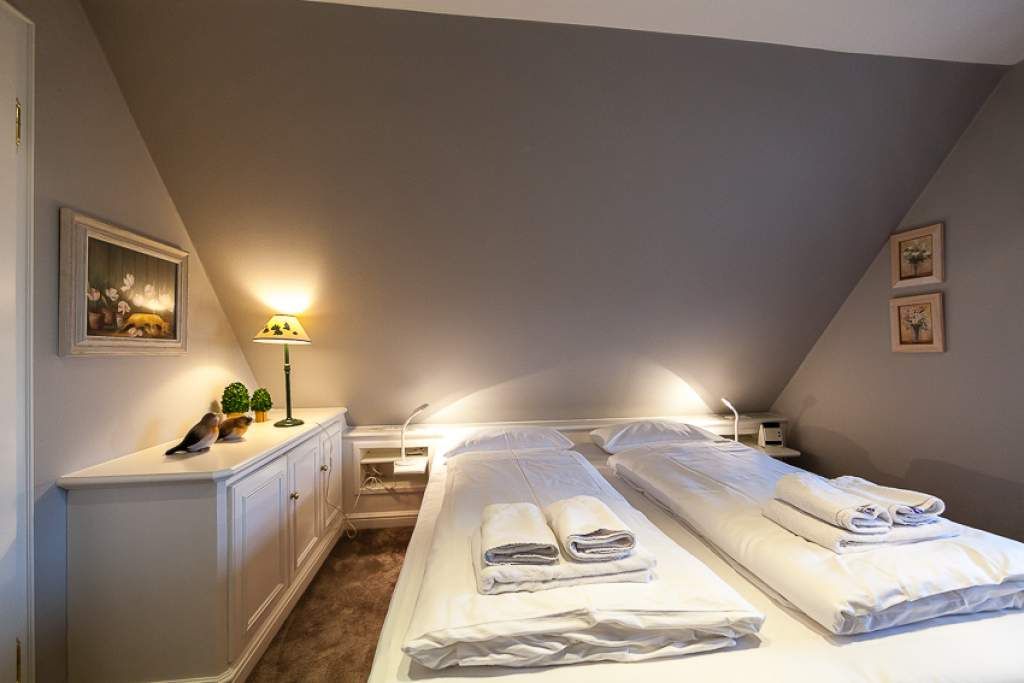 Schlafzimmer in Ferienwohnung Wenningstedt