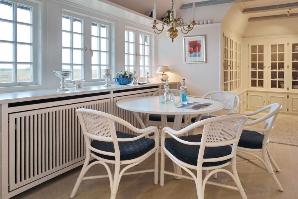 Esstisch in Ferienwohnung Wenningstedt