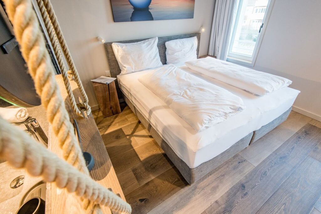 Schlafzimmer in Ferienwohnung Wenningstedt