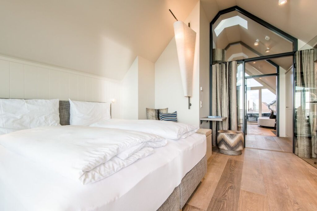 Schlafzimmer in Ferienwohnung Wenningstedt