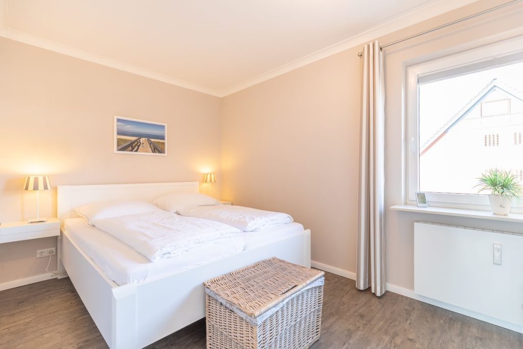 Schlafzimmer in Ferienwohnung Wenningstedt