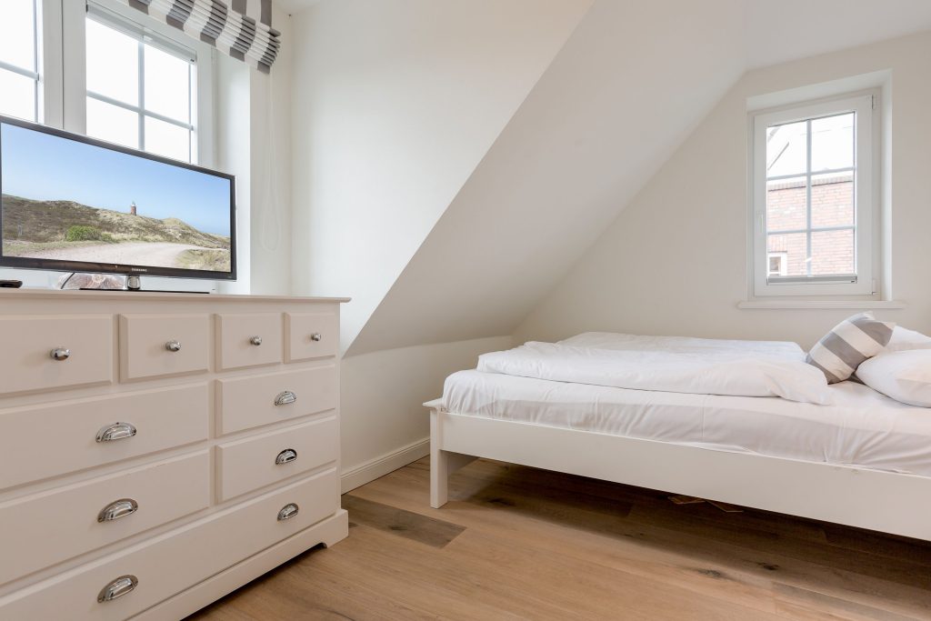 Schlafzimmer in Ferienwohnung Wenningstedt