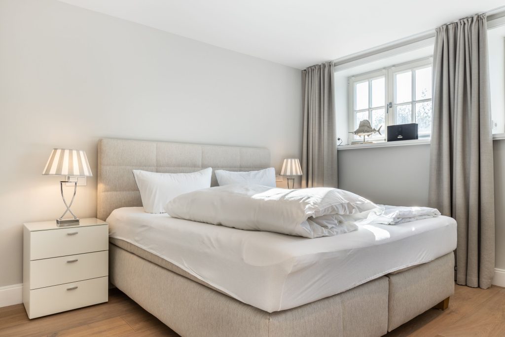 Schlafzimmer in Ferienwohnung Wenningstedt