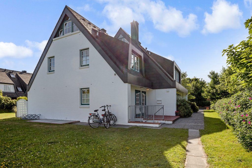 Außenanlage eines Ferienhauses auf Sylt