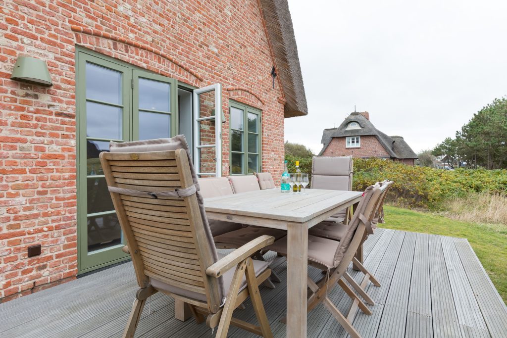 Terrasse von einem Ferienhaus auf Sylt