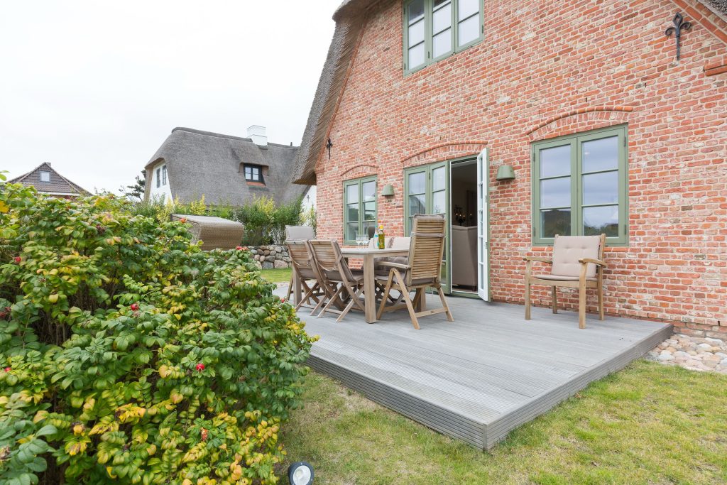 Terrasse eines Ferienhauses auf Sylt