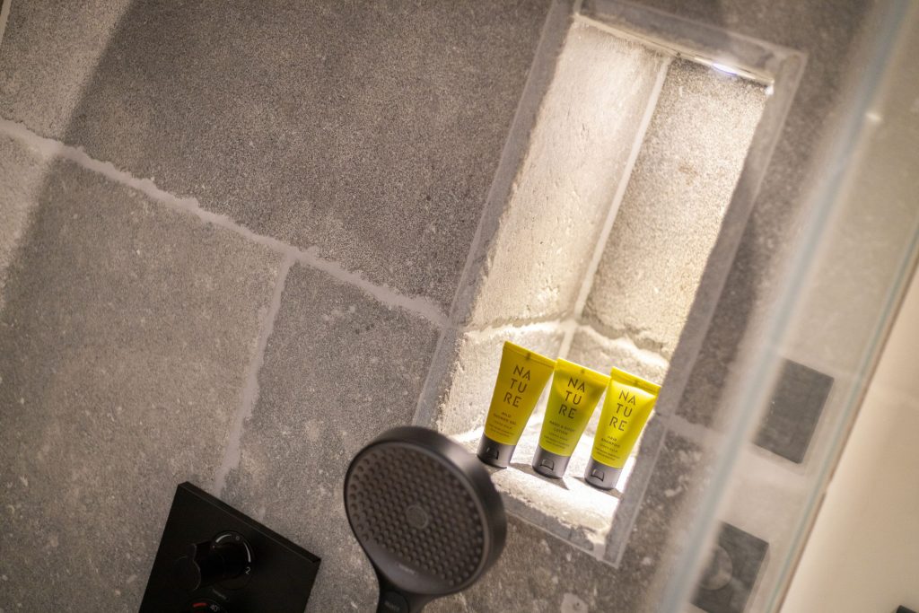 Detailaufnahme einer Dusche in einer Ferienwohnung auf Sylt