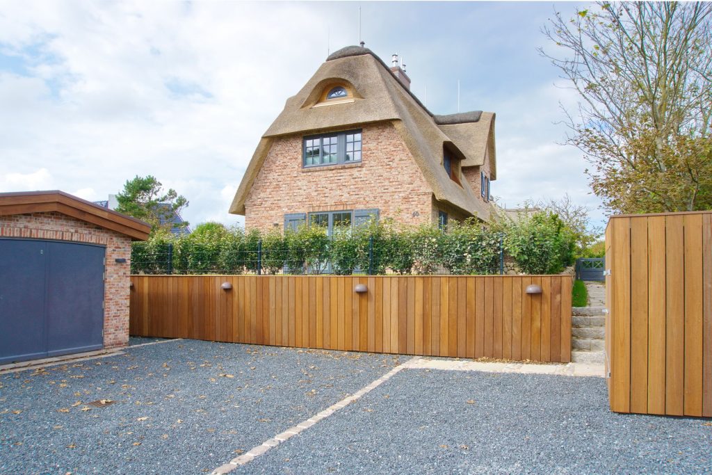 Außenanlage einer Ferienwohnung auf Sylt