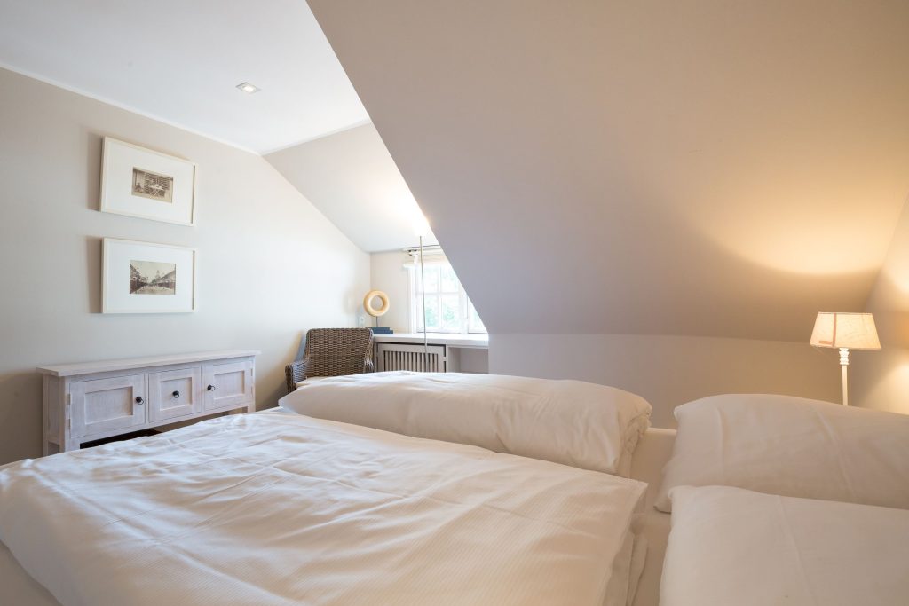 Schlafzimmer in Ferienwohnung Wenningstedt
