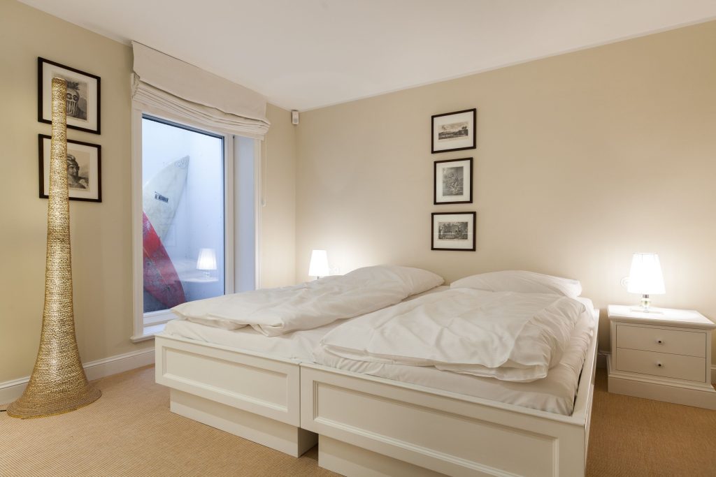 Schlafzimmer in Ferienwohnung Wenningstedt