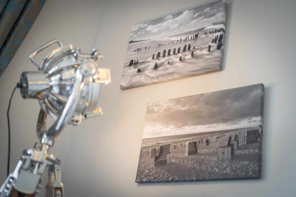 Lampe strahl zwei Strandbilder von Sylt in Ferienwohnung auf Sylt