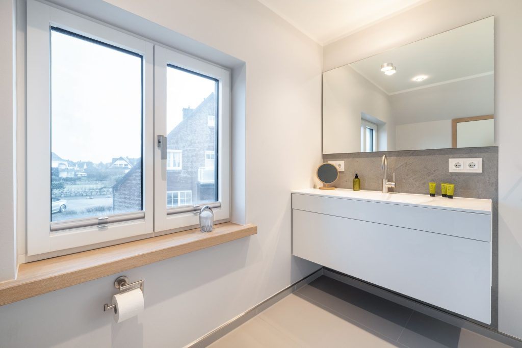 modernes Badezimmer in Ferienwohnung auf Sylt