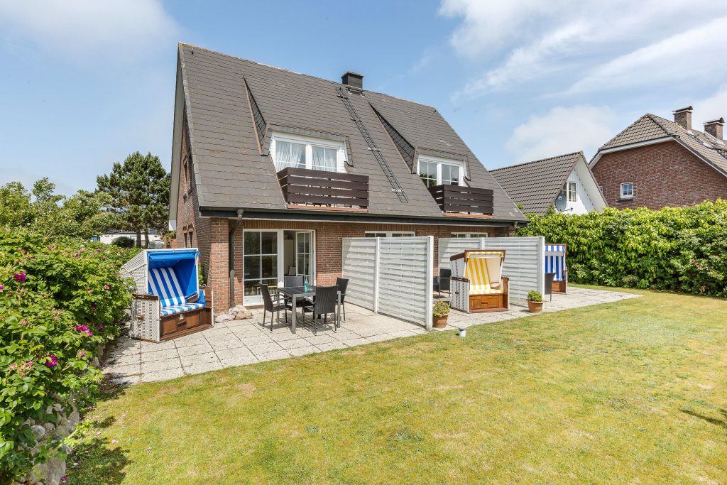 Terrasse mit Garten in Sylter Ferienwohnung