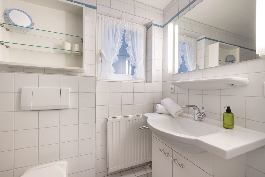 Gefliestes Badezimmer in Ferienwohnung auf Sylt