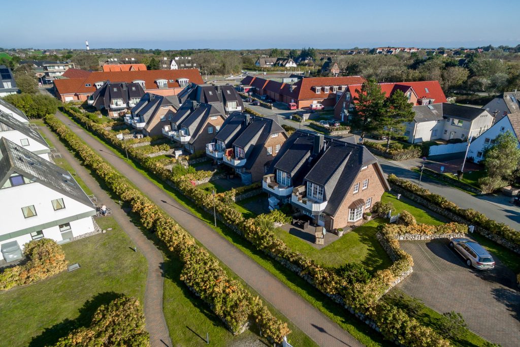 Blick auf moderne Häuser auf Sylt