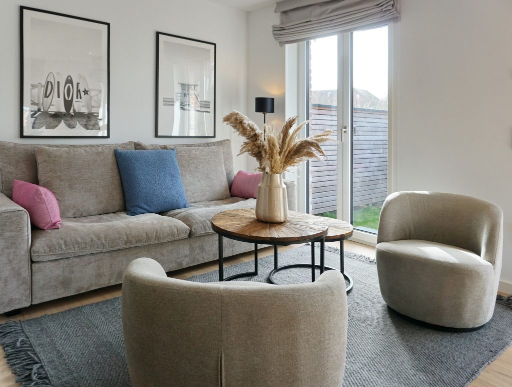 Wohnzimmer mit Sofa in Ferienwohnung Wenningstedt