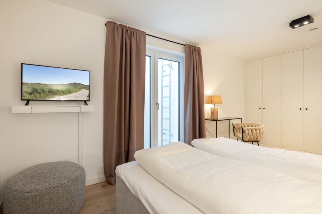Schlafzimmer in Ferienwohnung Wenningstedt