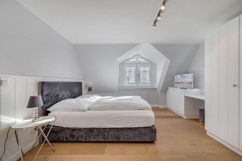 Schlafzimmer in einer Ferienwohnung auf Sylt