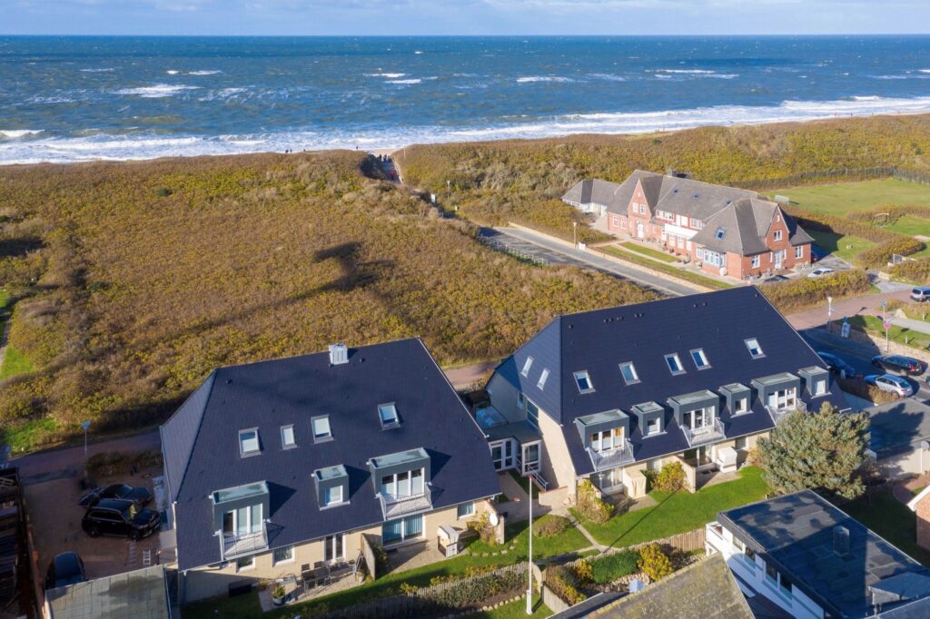 Blick über die Ferienhäuser auf Sylt