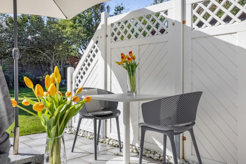 Terrasse eines Ferienhauses auf Sylt