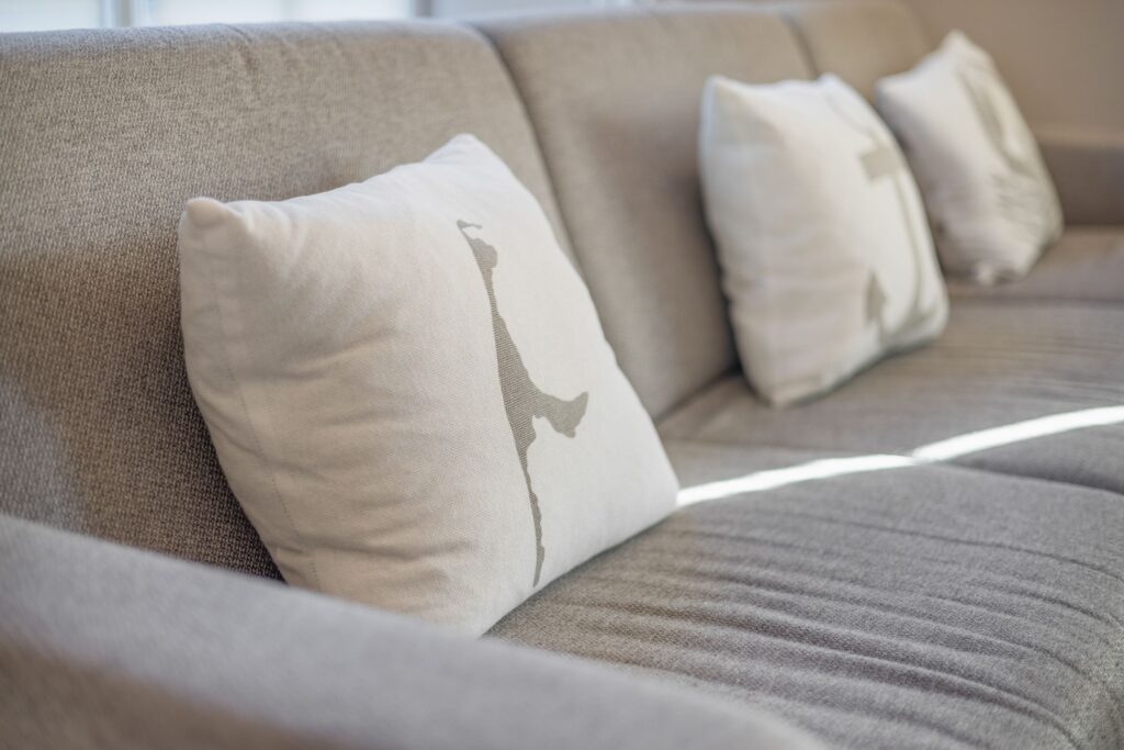 Sofa in einem Ferienhaus auf Sylt