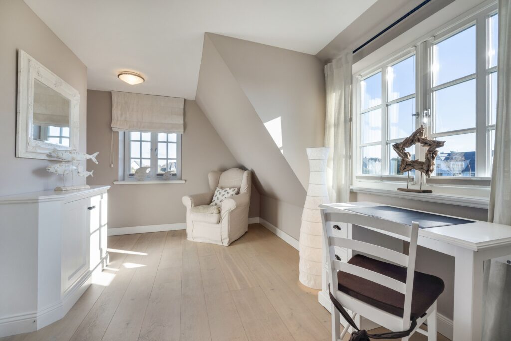 Schreibtisch in einem Ferienhaus auf Sylt