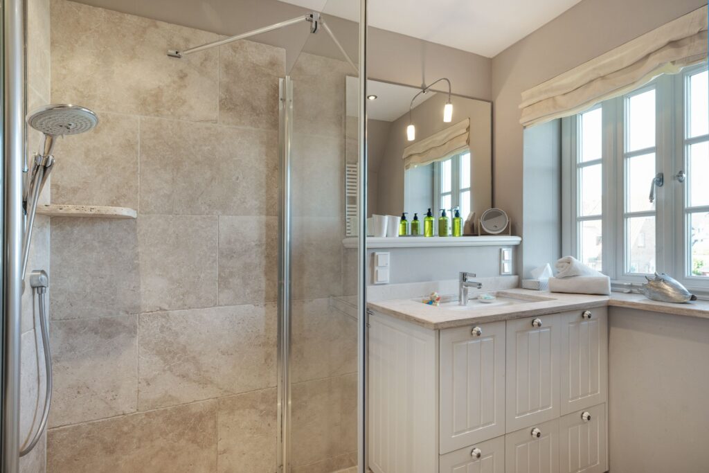 Badezimmer in einem Ferienhaus auf Sylt