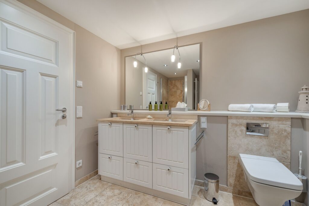 Badezimmer in einem Ferienhaus auf Sylt