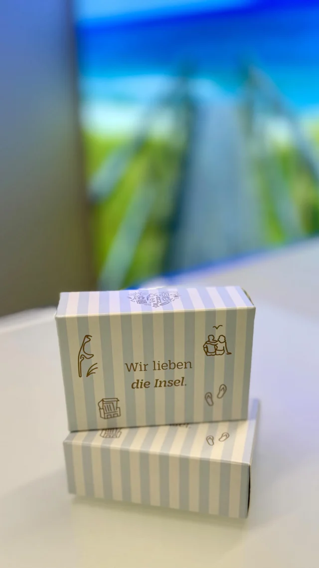 Alles neu macht der September! 

Ab sofort setzen wir unsere neuen und erfrischenden Schlüsselboxen ein! ❤️ 

Wie wir gerne bei Anreise sagen: „Die Box zum Glück!“ Denn in ihr befinden sich die Objektschlüssel und Kurkarten.

#sassylt #wedellsylt #Sylturlaub #nordisch #Anreise #Urlaub #Sylt #Syltliebe