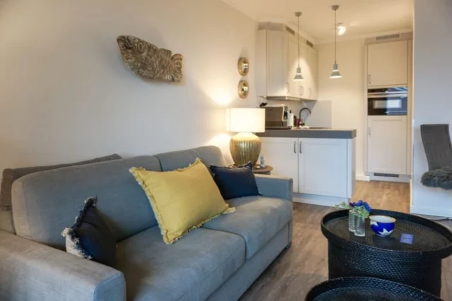 ✨ Neu in der Vermietung!✨

Willkommen in der Fiedler Oase – Ihrem kleinen Kuschelnest für eine entspannte Auszeit auf Sylt. 🤍

Die charmante Ferienwohnung in Westerland bietet auf 37 m² alles, was Sie für einen erholsamen Urlaub zu zweit benötigen: ein gemütliches Wohn- und Schlafzimmer, einen sonnigen Balkon und die perfekte Lage, um die Insel zu entdecken.

🌾 Für 2 Personen
☀️ Balkon zum Entspannen
🚌 Sylt Go! inklusive – kostenlos Bus fahren auf der Insel
📍 Westerland

Morgens ein Kaffee an der frischen Luft, tagsüber Sylt genießen und abends in Ihre persönliche Insel-Oase zurückkehren – so fühlt sich Urlaub an.

👉 Jetzt buchen auf www.sas-sylt.de

#neuindervermietung #syltliebe #ferienwohnungsylt #westerland #sylterappartementservice