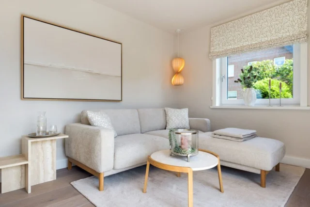 🤍 Neuer Komfort für entspannte Tage auf Sylt! 🌾

Willkommen im Söl’ring Stern – Op de Deel in Wenningstedt! 🏡

Das charmante Domizil wurde 2026 umfassend renoviert und mit viel Liebe zum Detail neu gestaltet. Auf 45 m² vereinen sich stilvolles Design, hochwertige Materialien und moderne Ausstattung zu einem gemütlichen Rückzugsort zum Ankommen und Wohlfühlen.
Ob entspannte Stunden im Wohnbereich, eine kleine Auszeit auf der eigenen Terrasse mit Strandkorb oder ein Spaziergang zum nur ca. 750 m entfernten Nordseestrand – hier trifft friesische Gemütlichkeit auf modernen Wohnkomfort. 🌊☀️

Auch vierbeinige Urlaubsgäste sind herzlich willkommen! 🐾

Sylt genießen. Durchatmen. Zuhause fühlen. 🤍

Das frisch renovierte Domizil entdecken und die nächste Inselauszeit planen: www.sas-sylt.de

#SASsylt #Sylt #Wenningstedt #FerienwohnungSylt #NeuRenoviert